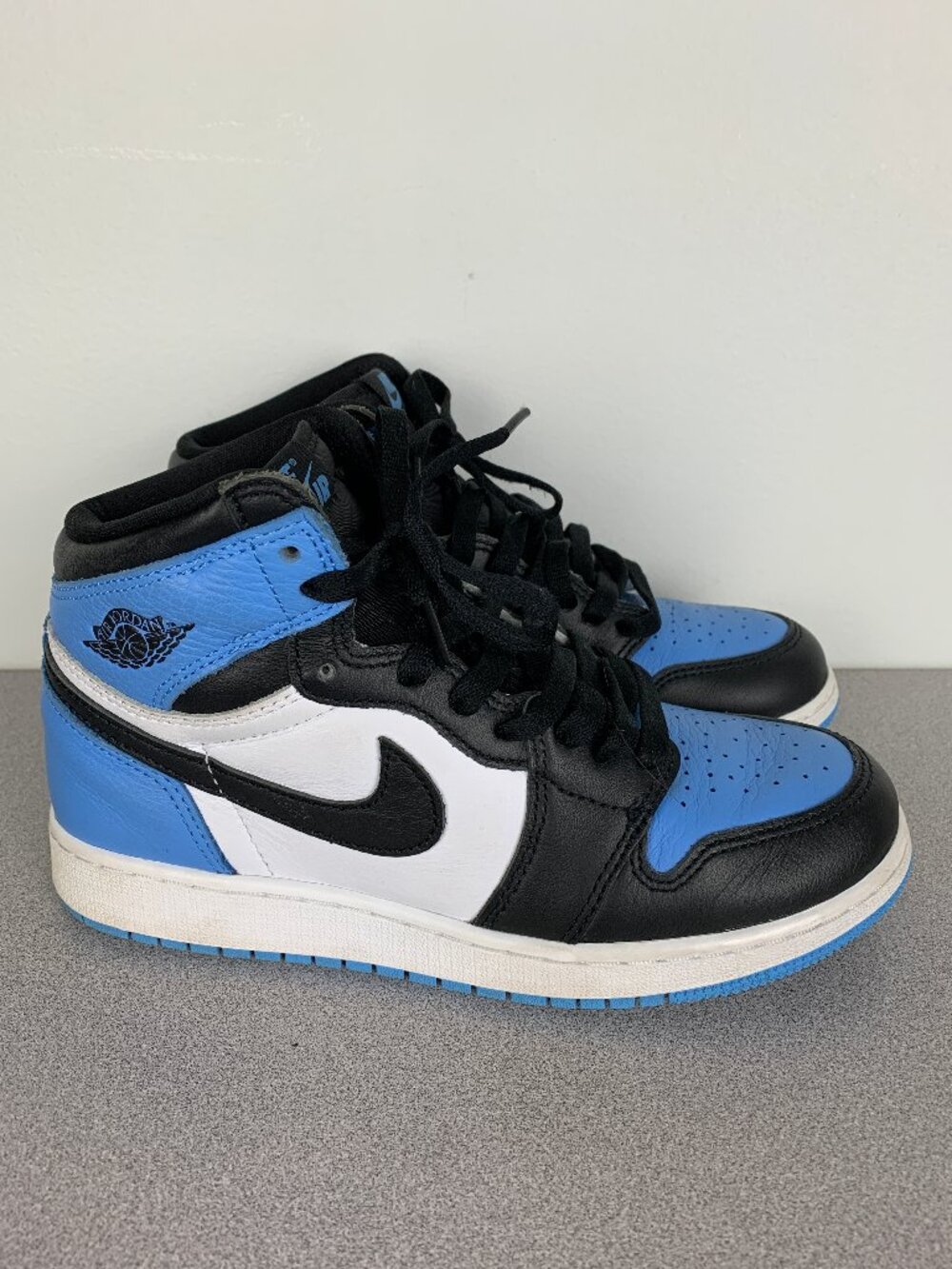 Nike Air Jordan 1 Retro High OG UNC Toe FD1437-400 size 6Y